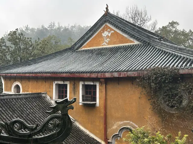 Misty rain at the Guoqing Temple