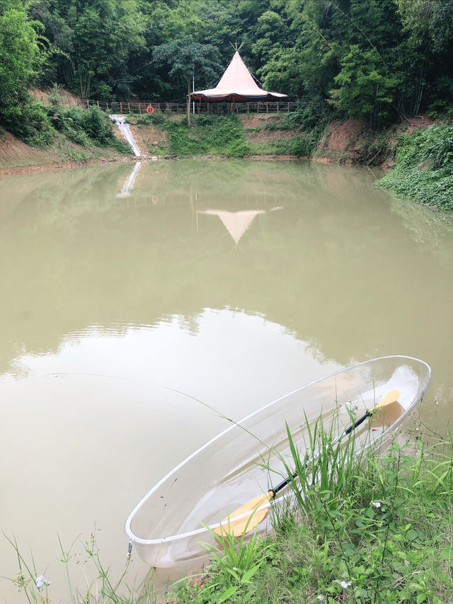 繁華深圳中的一方靜幽處，距市區只有十分鐘：很野露營