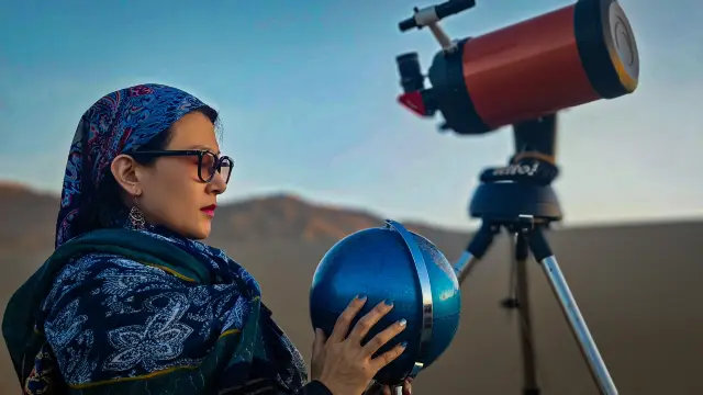 Dunhuang's Secret Realm Star-gazing Group: A Starlight Pact Beneath the Mingsha Mountain