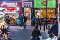 香港蘭桂坊：中環最熱鬧的夜市街區，外來遊客必打卡地！