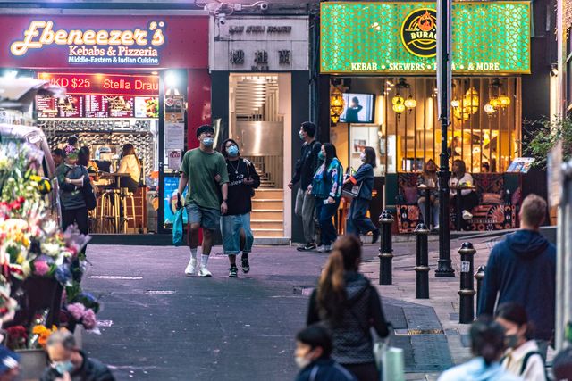 香港蘭桂坊：中環最熱鬧的夜市街區，外來遊客必打卡地！
