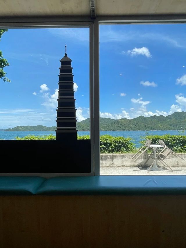 燈塔圖書館|面朝大海的圖書館看書也看海