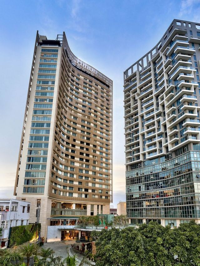 🌟 Da Nang Delights: Hilton's Luxe River Views & Eats 🌟