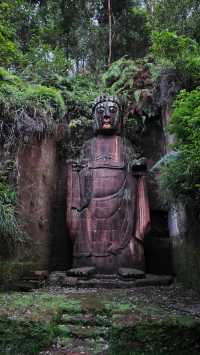 藏在山裡面的佛國世界，樂山大佛附近的東方佛都