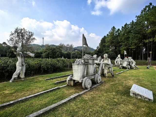 大壩建設者人物群雕。