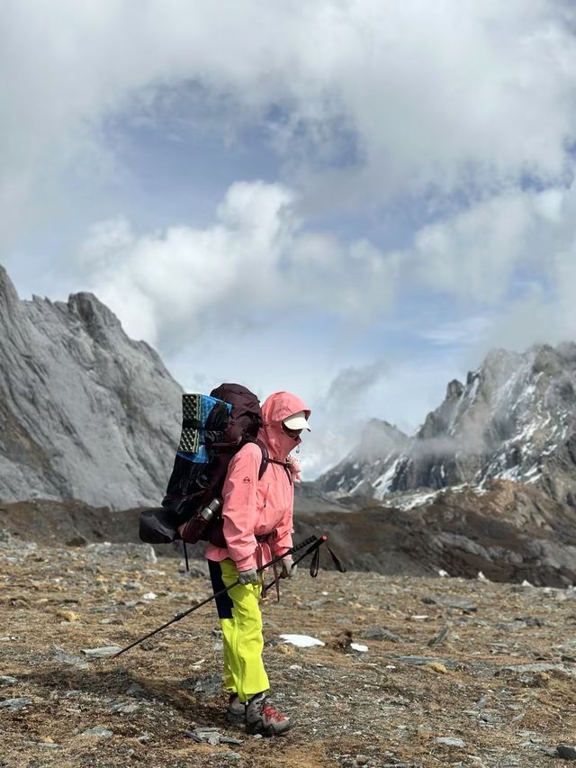 哈巴雪山。