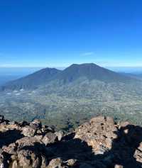 感受登山的魅力｜印度尼西亞巴東馬拉皮火山。