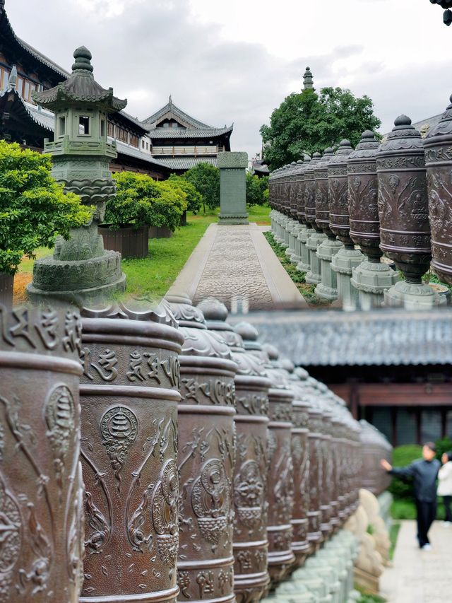 真如寺｜十元打卡魔都隱藏的靜謐之美，銀杏與鐘聲絕配！
