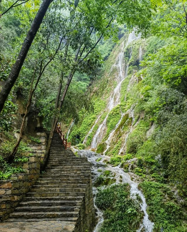 被譽為「楚天小九寨溝」～襄陽香水河風景區