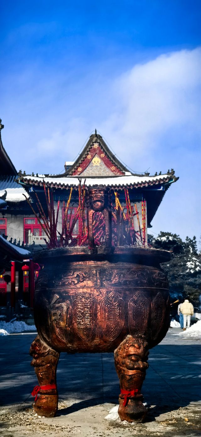 棋盘山下尋年味，向陽寺裏祈新福