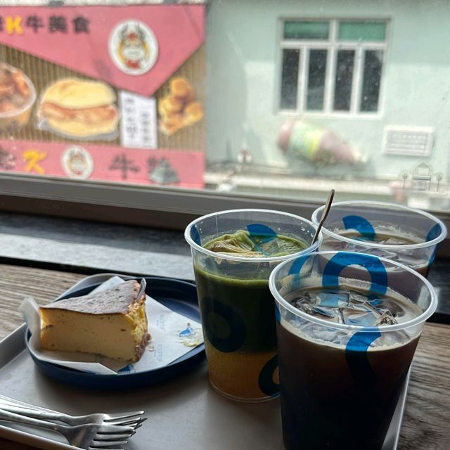 官也街的隱藏版小眾咖啡店☕️ 一窗之隔，隔絕人潮喧囂