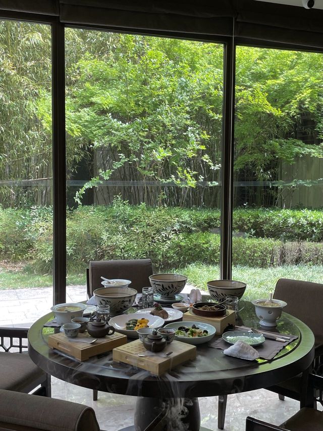 西安！喺充滿春意嘅湖畔中餐廳