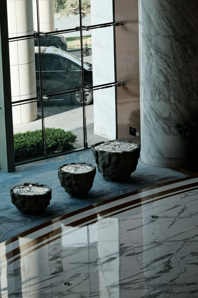 銀川JW萬豪，城市天際線嘅觀景台，將賀蘭山納入私藏