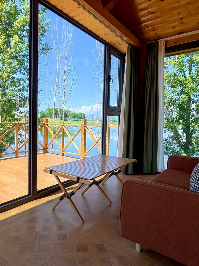 昭蘇·最適合田園牧歌嘅地方｜住進湖景小木屋，做一場慢節奏嘅夢