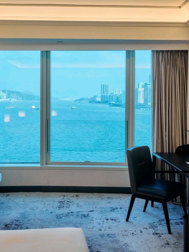 🏨 香港寶藏酒店被我挖到！房間直擊維港夜景！地鐵口+日料放題爽翻！✨