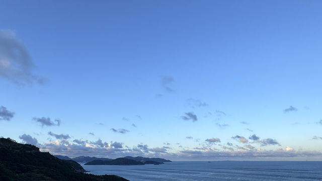 夏天就該浸喺蒼南呢片藍色之中!!!🌊|||嚟蒼南睇海，過個透心涼嘅藍色夏天！ 大海藍到耀眼，近處清澈見底