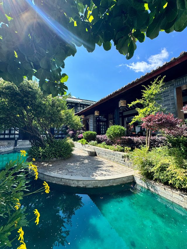 沉浸式體驗麗江山水花草美墅