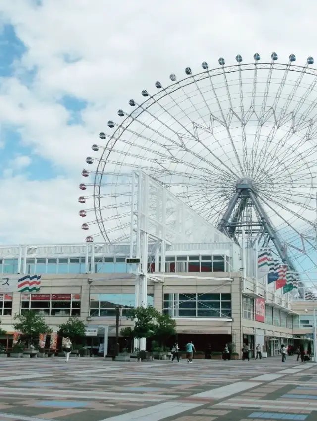 Osaka Tempozan Harbor Village｜The Perfect Encounter of Coastal Charm and a Fun-filled Park】**    