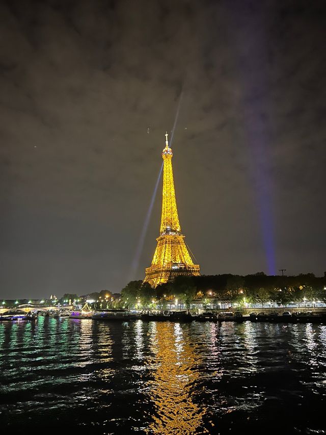 巴黎浪漫 | 唯美阿利埃菲爾鐵塔酒店 Eiffel Tower Views   地址：34 r