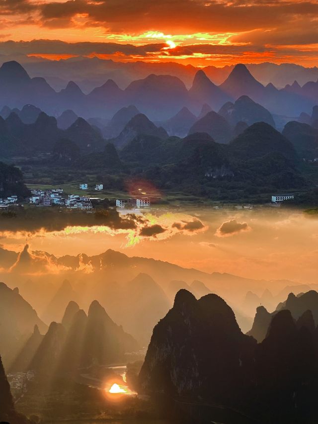 陽朔在免費觀景台，收藏漓江最詩意的日落