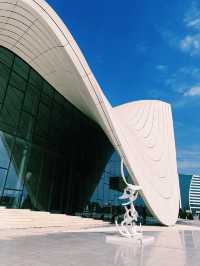 Baku's Iconic Curves: Haydar Aliyev Museum Is a MUST for Architecture Lovers 😍✨