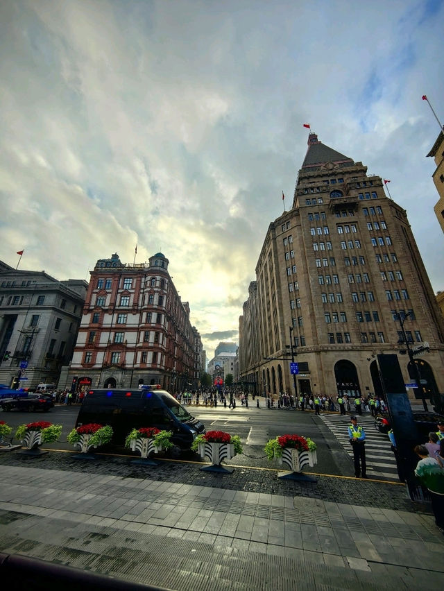 🛍️ Review: The Vibrant Artery of Shanghai - Nanjing Road