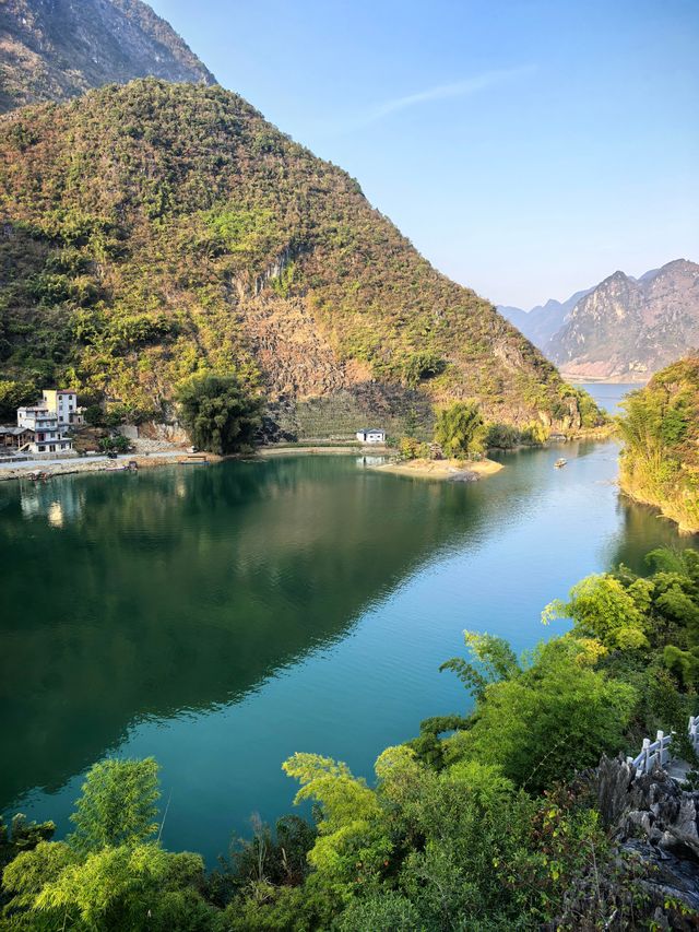 深藏於桂西群山之中的浩坤湖～秋天才是最好的觀賞時節