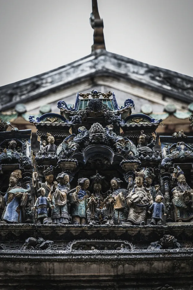 坐在祖廟的紅牆下，我拍到了佛山的魂。