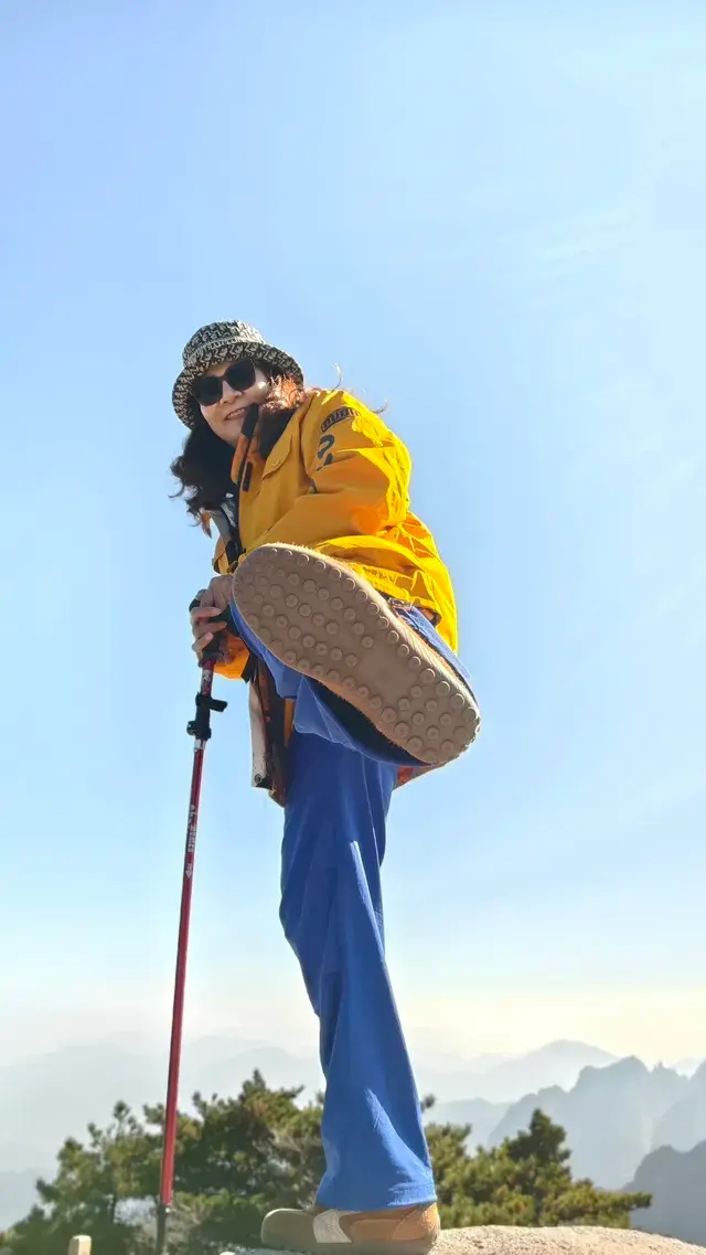 爬黃山，這些裝備和姿勢，明豔出片又實用！