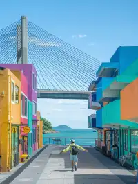 比起堅尼地城,我更愛這個海邊彩色小鎮….