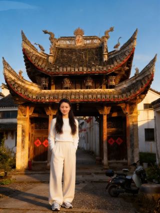 Brilliance and Splendor in the Jiangnan Mansion Gate! I Traveled Back 500 Years in Lizhai Village!