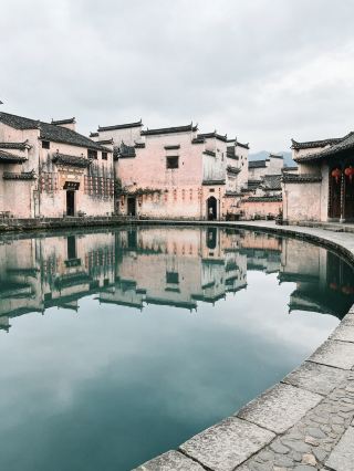 宏村夏夜｜魚燈搖曳，墜入徽派古村夢幻夜色
