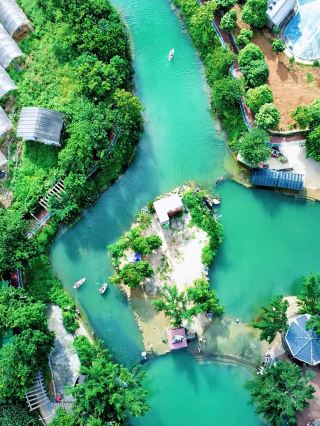 Summer cooling spot Mashan Yangshan skylight, natural karst cave with clear, cool water