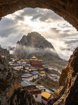 The ultimate secret in Tibet: a 4,800-meter cliffside sky city! A detailed insider’s guide to Zizhu Monastery