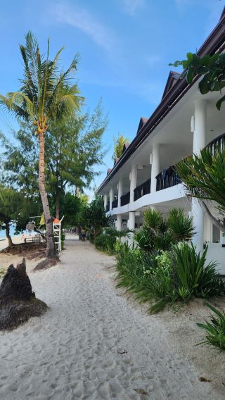 Excellent Diving Experience and Resort Stay