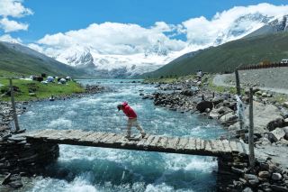 Sapu Mountain, located in Puzonggou, Yangxiu Township, Biru County, Nagqu City, Tibet Autonomous Region, is one of the four sacred mountains of Tibet. Its main peak is Nyainqêntanglha.
