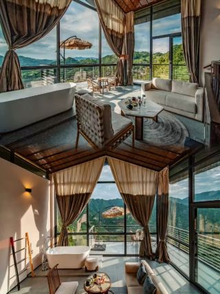 Sleep on a cliff in the clouds, dine in the heart of the thousand-household village
