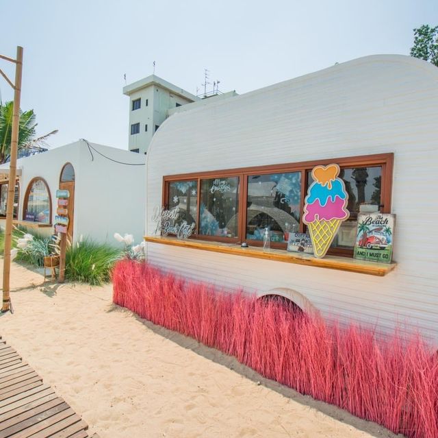 “ The Beach กลางกรุง