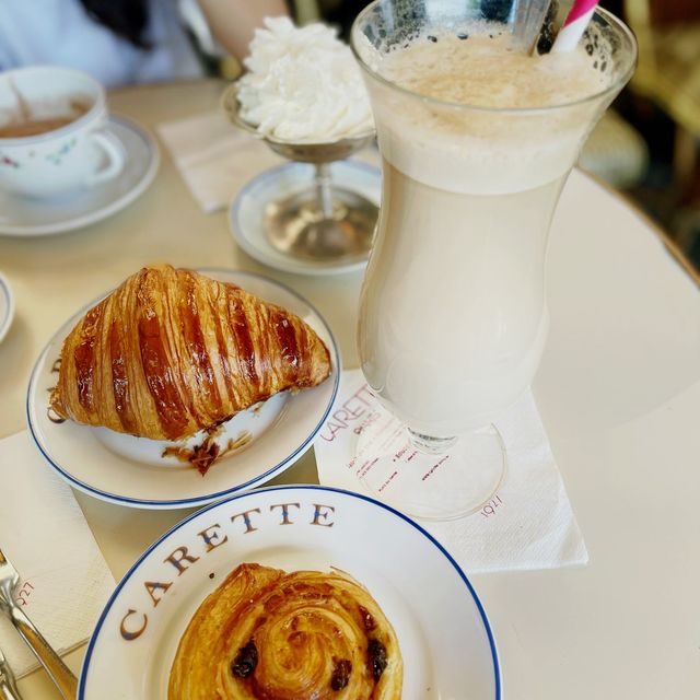 Trendy & Quintessential Parisian Cafe 🍮🥐