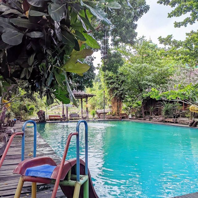 Aria Room & pool