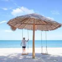 ชายทะเลขนอม รีสอร์ท Chaithalay Khanom Resort
