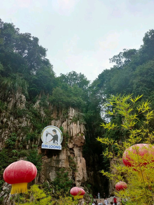 ☕  Hidden Halal Café in Limestone Cave