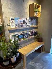 路地裏にひっそり 新大久保 DOMOCafe