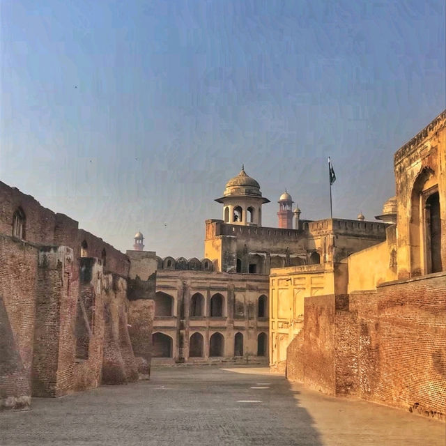 Exploring Lahore Fort | Pakistan 