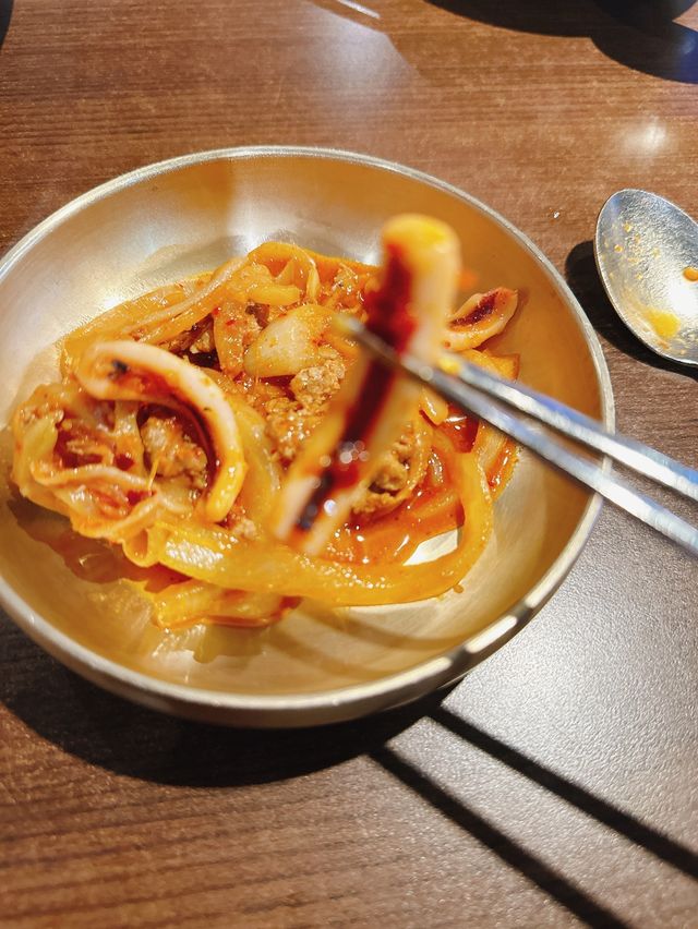 市庁　イカ専門店　オジンオブンギョン　地元の人に大人気