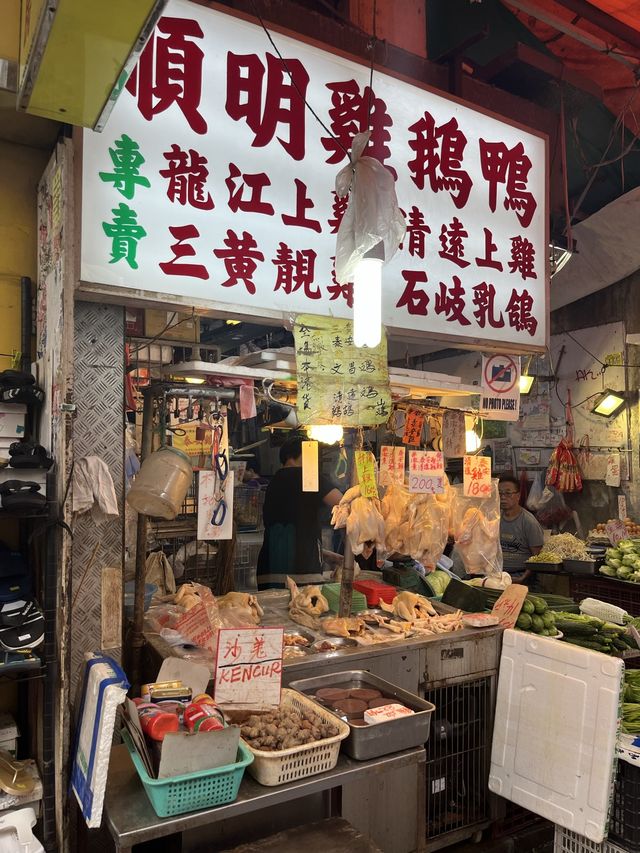 香港特色街道之一。旺角花園街