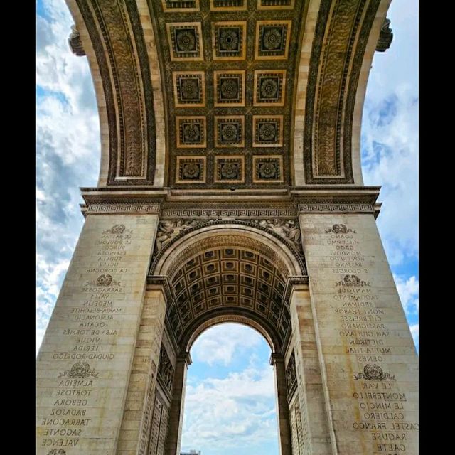STUNNING MONUMENT IN PARIS!