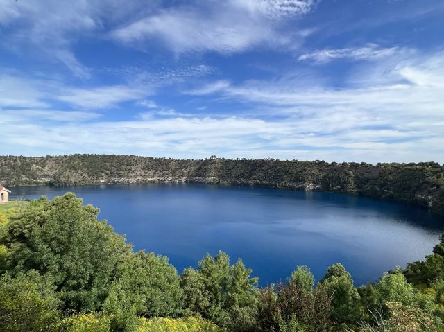 새파란 호수 물이 매력적인 blue lake
