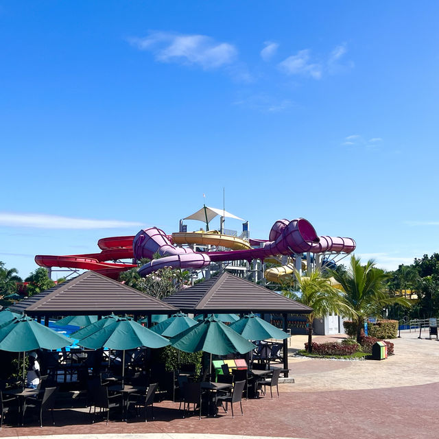 THE LARGEST WATERPARK IN THE PHILIPPINES! 💦