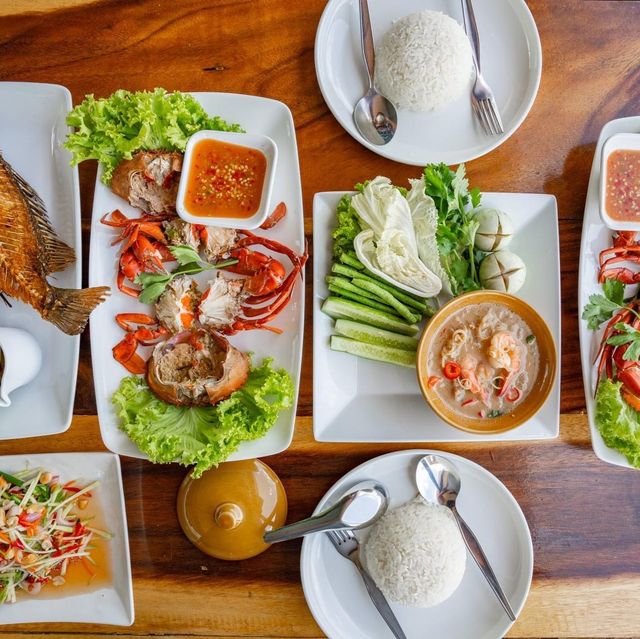 City Bar ร้านซีฟู้ดริมทะเล คุระบุรี พังงา